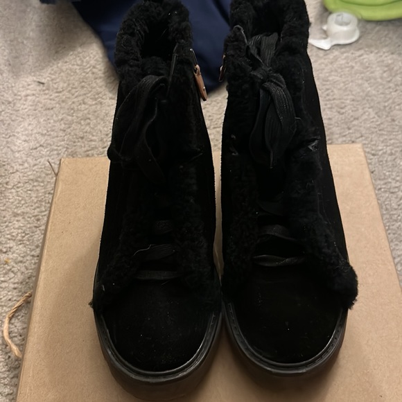 Kenneth Cole Gentle Soul Sherpa lines snow bootie - Picture 2 of 3